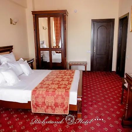 Richmond Hotel 4*